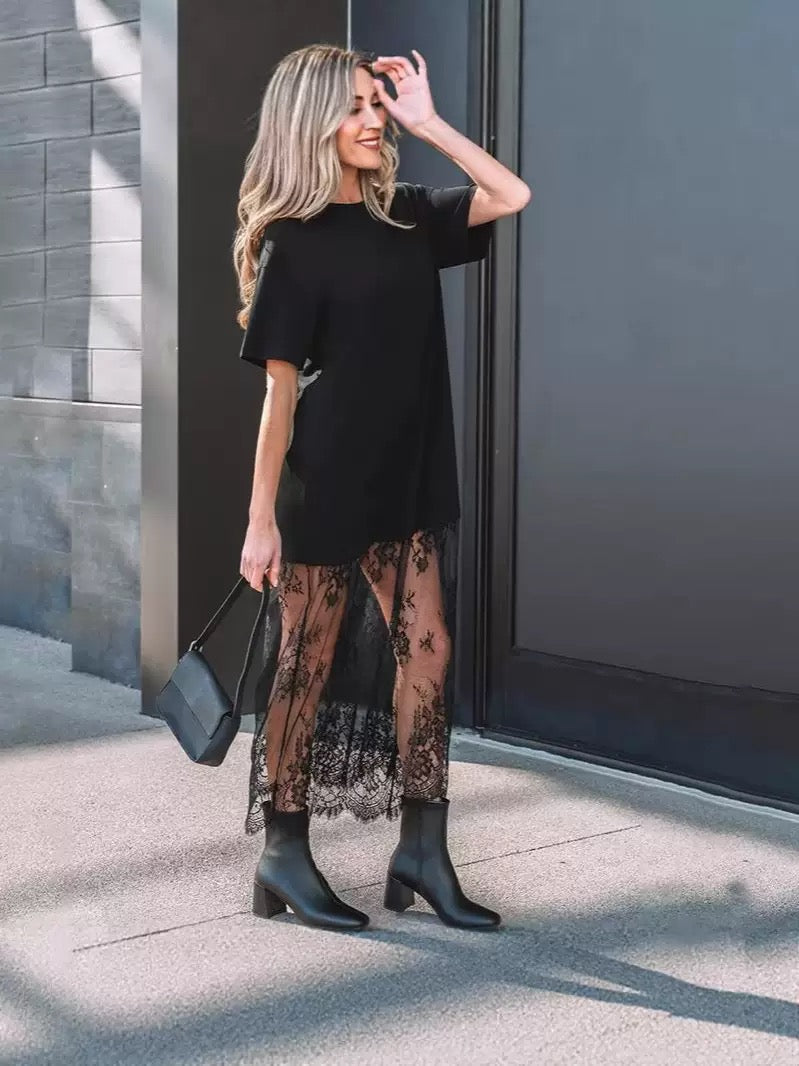 Stylish T-shirt and lace maxi skirt